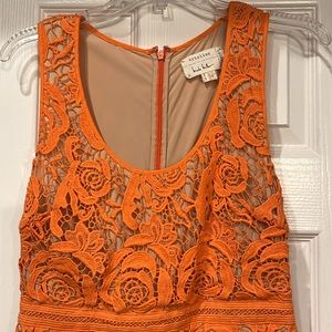 Nicole Miller Artelier light orange sleeveless dress. Size 4 Embroidery Lace